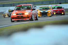 Bild Alfa Romeo 155 V6 24V EVO (1993) an der Historic Trophy Nürburgring 2016 im Rennfeld Scuderia Alfa Classico