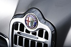 Alfa Romeo 1900C Super Sprint Coupé Ghia-Aigle (1959) - das berühmte Alfa-Romeo-Zeichen auf dem Bug