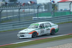 Alfa Romeo 75 (1989) an der Historic Trophy Nürburgring 2016 im Rennfeld Scuderia Alfa Classico