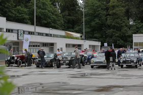 Alle Fahrzeuge sind für die Versteigerung aufgereiht - Dolder-Versteigerung der Oldtimer Galerie am 11. Juni 2016 Alle Fahrzeuge sind für die Versteigerung aufgereiht - Dolder-Versteigerung der Oldtimer Galerie am 11. Juni 2016