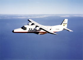 Arcus-Dornier Do 228 mit 20 Passagieren und zwei Tonnen Fracht Im Jahr 1989 auf dem Flug nach Silverstone Arcus-Dornier Do 228 mit 20 Passagieren und zwei Tonnen Fracht Im Jahr 1989 auf dem Flug nach Silverstone