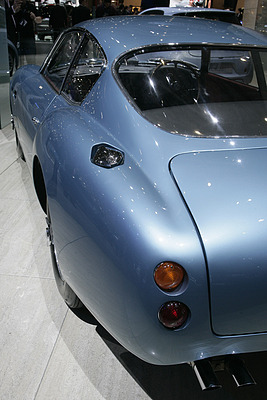 Aston Martin DB4 GT Zagato (1962) am Genfer Autosalon 2011 - auch ein schöner Rücken kann entzücken