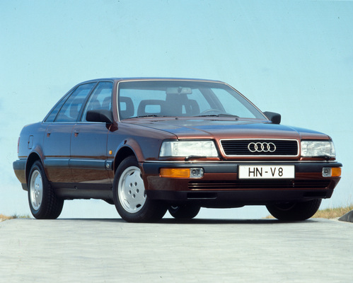 Audi V8 (1988) - Pressefoto mit passendem Nummerschild