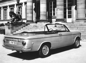 BMW 1600 Cabriolet (1967) - das Verdeck ist vollständig versenkbar und in geöffnetem Zustand staubsicher untergebracht
