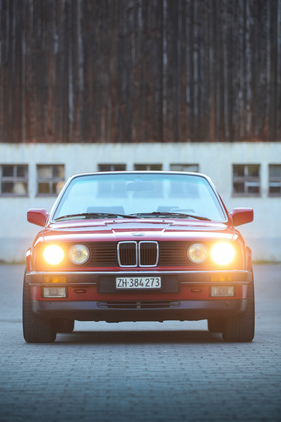 BMW 325i Cabriolet (E30, 1989) - die Frontansicht unterscheidet sich nur wenig von der Limousine