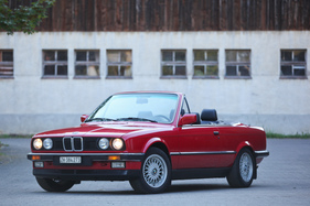BMW 325i Cabriolet (E30, 1989) - sieht aus dieser Perspektive besonders attraktiv aus