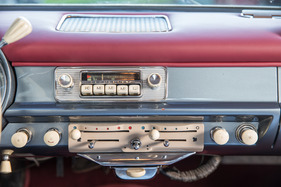 BMW 503 Coupé (1957) - Radio mit Kurz-, Mittel- und Langwelle