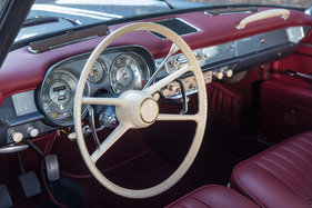 BMW 503 Coupé (1957) - rechts am Lenkrad sieht man den massigen Schalthebel für das synchronisierte Vierganggetriebe