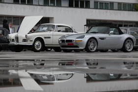 BMW 503 Coupé Serie 1 (1957) - neben einem späten Nachfolger namens Z8 - an der Dolder-Versteigerung der Oldtimer Galerie am 11. Juni 2016