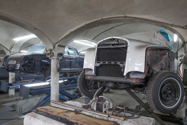 Bei der Restaurierung hat die Rahmenbodenanlage erhebliche Vorteile - Einblicke in die Arbeit der Ponton-Manufaktur