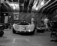 Chaparral 2A (1965) - Letzte Vorbereitungen am Abend vor dem Rennen am Gesamtsieger-Chaparral von Jim Hall (12 Stunden von Sebring 1965)