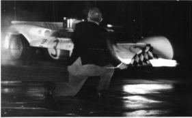 Chaparral 2A (1965) - Ungewöhnliches Foto des Siegerfahrzeugs bei der Zieldurchfahrt - Jim Hall im Chaparral 2A (12 Stunden von Sebring 1965)
