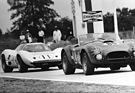 Chaparral 2D (1966) - Jim Hall im Chaparral 2D #11 überholt gleich die Shelby Cobra von Tom (12 Stunden von Sebring 1966)
