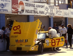 Chevrolet Corvette (1986) - Die Morrison Cook Corvette ist wegen einem Kupplungsschaden ausgeschieden (12 Stunden von Sebring 1986)