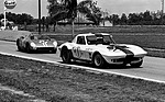 Chevrolet Corvette Grand Sport (1965) - Die Ridgeway Racing Corvette vor einem Ferrari 330 P (12 Stunden von Sebring 1965)
