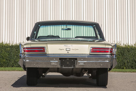 Chrysler New Yorker (1966) - auch das Heck offenbart Peilkanten