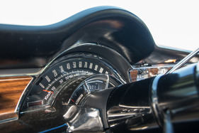 Chrysler New Yorker (1966) - blendfrei untergebrachtes Hauptinstrument