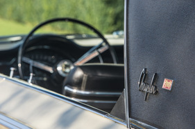 Chrysler New Yorker (1966) - der Chrysler-Schriftzug auf dem Vinyldach