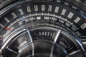 Chrysler New Yorker (1966) - die wichtigste Anzeige sitzt rechts, denn der Tank ist nur allzu schnell leer