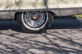 Chrysler New Yorker (1966) - halb eingeschaltes Hinterrad