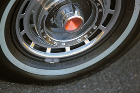 Chrysler New Yorker (1966) - klarer Hinweis auf die Scheibenbremsen