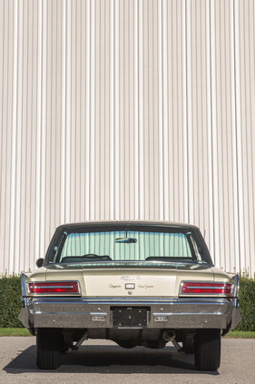 Chrysler New Yorker (1966) - über zwei Meter Breite ergeben ein dynamisches Heck