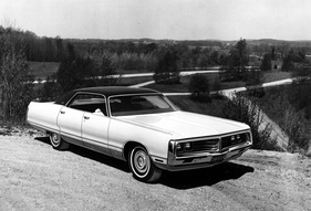 Chrysler New Yorker (1972) - noch immer ähnlich dem Design von 1965