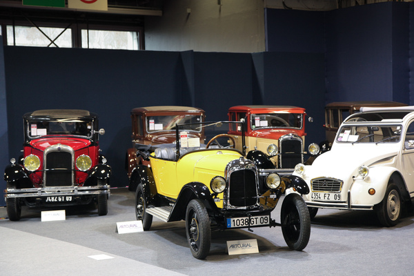 Bild Citroën-Modelle verschiedener Epochen - Artcurial Citroën Versteigerung am 6. Februar 2016