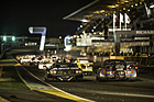 Das kraftvolle Heck des Porsche 911 RSR Turbo (1973) neben einem Ferrari 512 BBLM - Le Mans Classic 2014 - Plateau 6