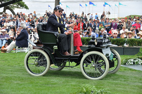 De Dion-Bouton Motorette Vis à Vis (1901) - 2. Platz in der Kategorie "Anique - small horsepower" - Pebble Beach 2012 (A1-01) De Dion-Bouton Motorette Vis à Vis (1901) - 2. Platz in der Kategorie "Anique - small horsepower" - Pebble Beach 2012 (A1-01)