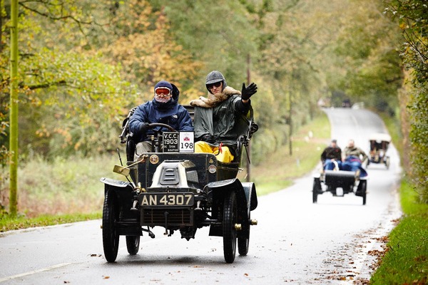 De Dion Bouton Two-seater (1903) - am Bonhams London to Brighton Veteran Car Run 2014