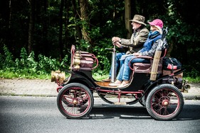 De Dion Bouton Typ E Voiturette Vis a'Vis (1900) - an der Kronprinz Wilhelm Rasanz De Dion Bouton Typ E Voiturette Vis a'Vis (1900) - an der Kronprinz Wilhelm Rasanz