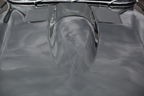 Die Haube eines Jaguar E-Types der Serie 1 - am 24. Oldtimer Grandprix Safenwil 2015