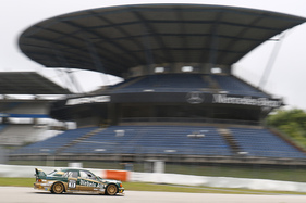 Bild Diebels Alt Mercedes-Benz 190E 2.5-16 Evolution II DTM Zakspeed (1993) vor der Mercedes Tribüne an der Historic Trophy Nürburgring 2016 - Tourenwagen Classics