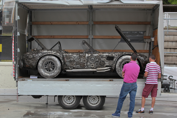 Diese Skulptur wurde als Extra-Lot angeboten, fand aber keinen Käufer - Dolder-Versteigerung der Oldtimer Galerie am 11. Juni 2016