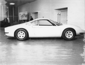 Dino 206 GT PF (1966) - Seitenansicht des Pininfarina-Prototyps