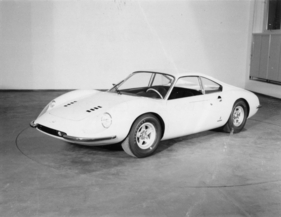 Dino 206 GT PF (1966) - gegenüber der Serienversion gibt es beim Pininfarina-Prototypen gewichtige Unterschiede