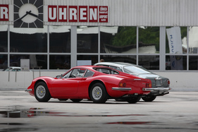 Dino 246 GT (1973) - nach geschlagener Schlacht neben dem Lancia Flaminia - an der Dolder-Versteigerung der Oldtimer Galerie am 11. Juni 2016