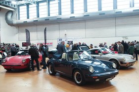 Eine Gruppe Porsche 911 aus der G-Modell-Zeit - Oldtimermesse St. Gallen 2015