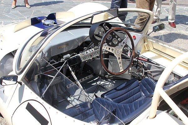 Enges Interieur des Maserati Tipo 63 (1961) am Concorso d'Eleganza Villa d'Este 2011