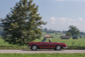 Facel Vega Facellia F2 1600 (1962) - der Zweinockenwellen-Vierzylinder sorgt für kräftigen Vortrieb