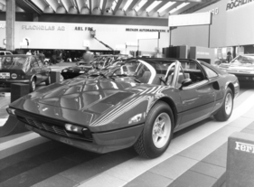 Ferrari 308 GTS (1977) - Premiere der Targa-Version des 308 GTB, das wegnehmbare Dachteil wird hinter den Sitzen untergebracht - Internationale Automobilausstellung (IAA) in Frankfurt 1977