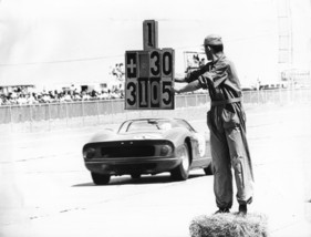 Ferrari 330 P (1964) - Gesamtdritter Surtees im Ferrari 330 P (12 Stunden von Sebring 1964)