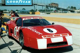 Ferrari 512 PB (1982) - Dieser Ferrari 512 PB wurde von einem Frauenteam gefahren - wegen elektrischen Problemen mussten sie aber nach 163 Runden aufgeben (12 Stunden von Sebring 1982)