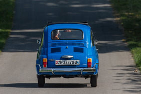 Fiat 500 L (1969) - bei wenig Beladung hat er hinten O-Beine