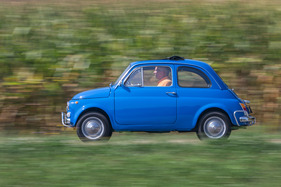 Fiat 500 L (1969) - über 100 km/h erreichten diese Autos damals, heute gibt man sich gerne mit 80 km/h zufrieden Fiat 500 L (1969) - über 100 km/h erreichten diese Autos damals, heute gibt man sich gerne mit 80 km/h zufrieden
