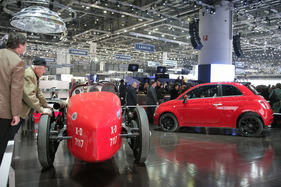 Fiat Eldridge Rekordfahrzeug (1923) am Genfer Autosalon 2011 - Tradition und Moderne am Fiat-Stand  Fiat Eldridge Rekordfahrzeug (1923) am Genfer Autosalon 2011 - Tradition und Moderne am Fiat-Stand