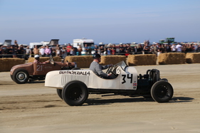 Ford Boattail (1930) - Der Spruch gilt auch heute noch: "In my day, the drivers were fat and the tires were skinny" Ford Boattail (1930) - Der Spruch gilt auch heute noch: "In my day, the drivers were fat and the tires were skinny"