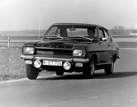 Ford Capri 2300 GT (1970) - die später dazugekommenen Sechszylindervarianten 2000 und 2300 GT sind am Buckel auf der Motorhaube erkennbar