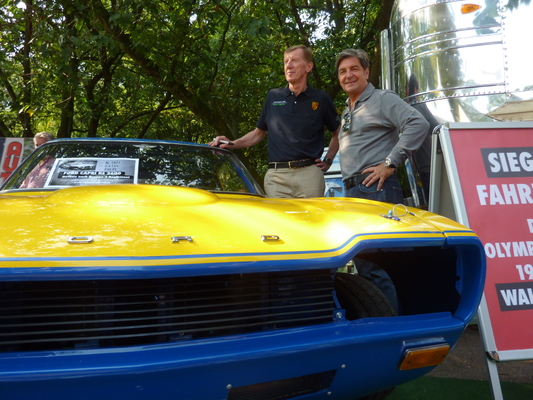 Ford Capri RS 2600 - Walter Röhrl und Christan Geistdörfer präsentieren den noch unvollständigen Wagen